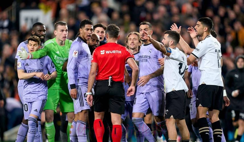 阿斯:贝林厄姆恢复情况很好 或对阵瓦伦西亚复出 阿斯:贝林厄姆恢复情况很好 或对阵瓦伦西亚复出